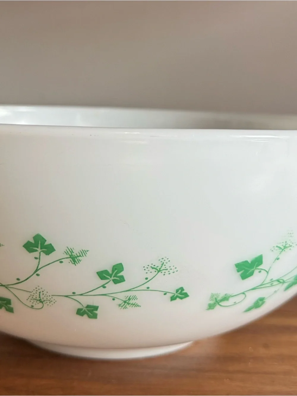 PYREX 444 White Milk Glass Mixing Bowl Green Ivy & Pyrex Milk Glass Mixing Bowl